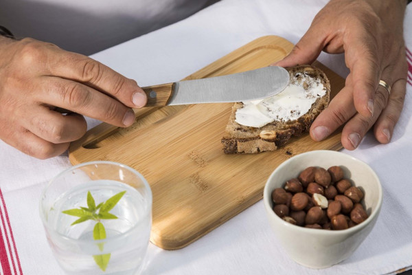 Frühstücks-Brettchen 'Takeita' mit Buttermesser 'Alta'