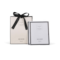weiß, schwarz (± PMS Cream white/ ± PMS Black)